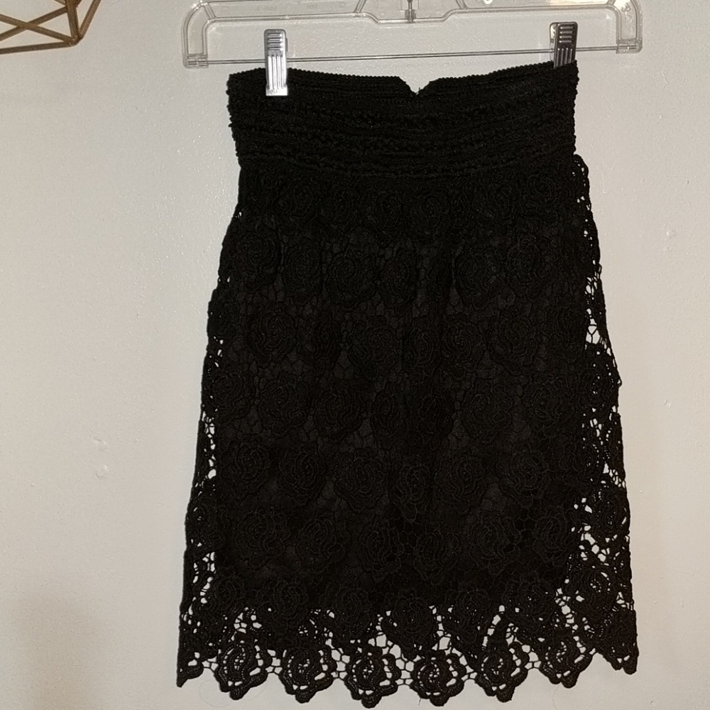 Versatile Black Lace Pencil Skirt